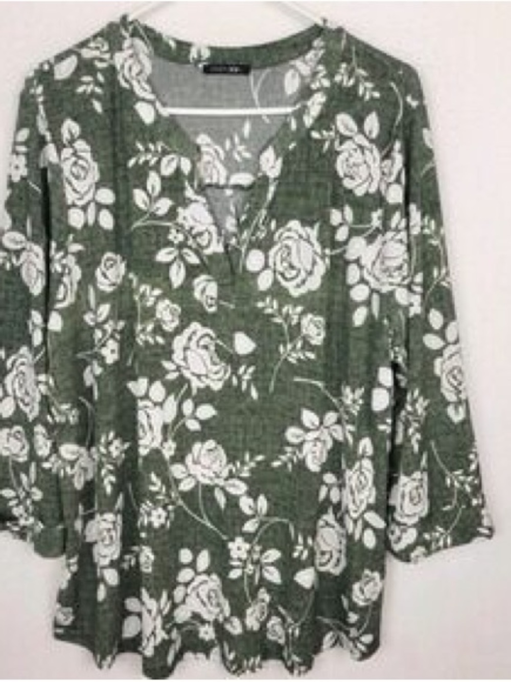 Papermoon Olive Green Floral Split-Neck Tunic ptp 23 & length 26.5”
